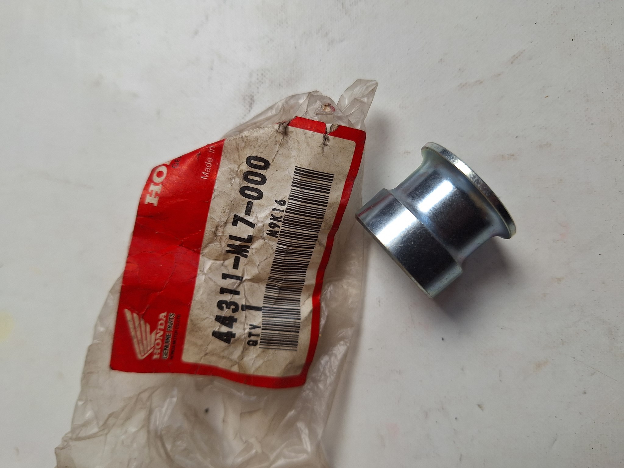 Bild von SEITENHUELSE VORNE  44311-ML7-000  VTR 750 F